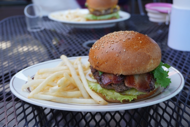 ベーコンレタスバーガー