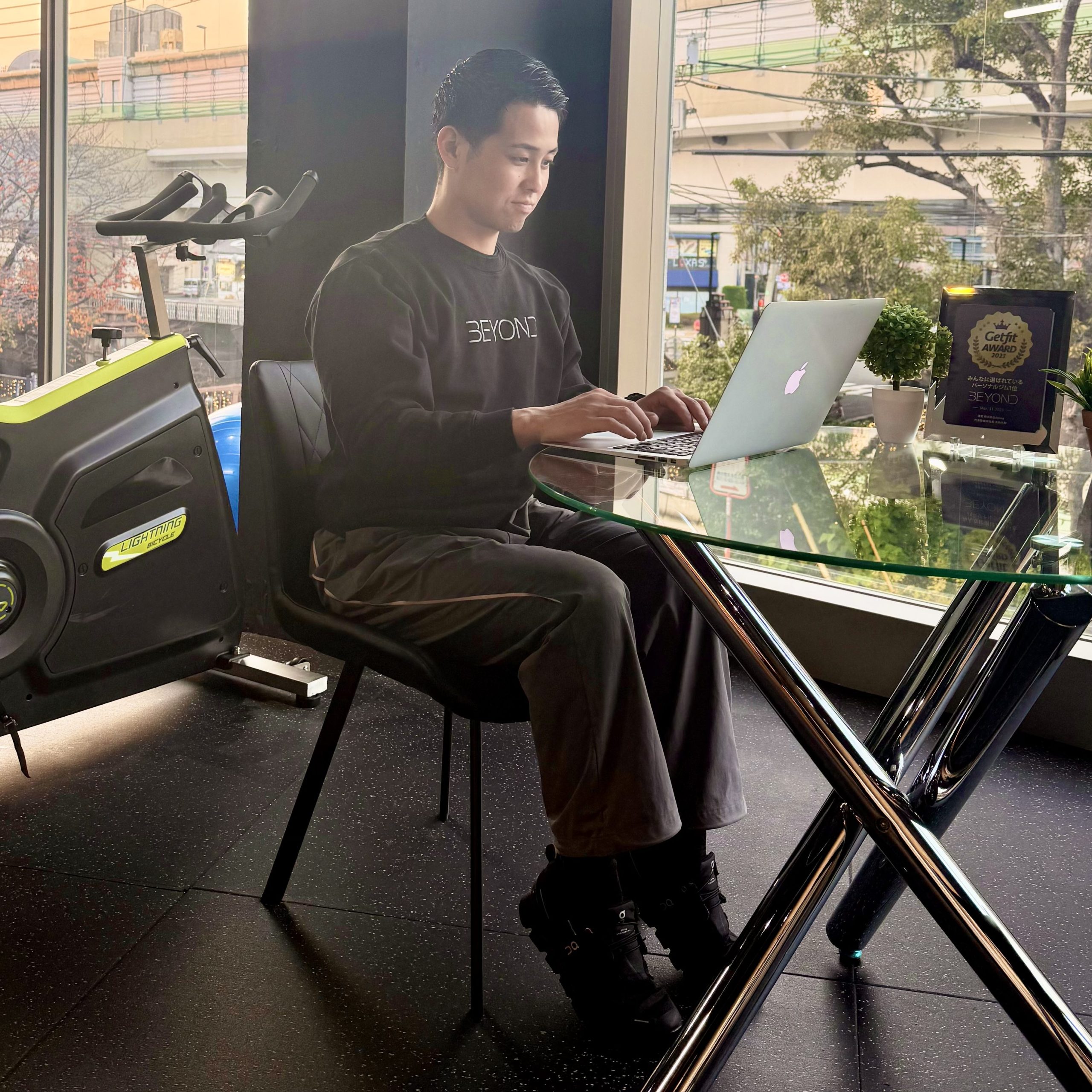 カーフレイズをする様子